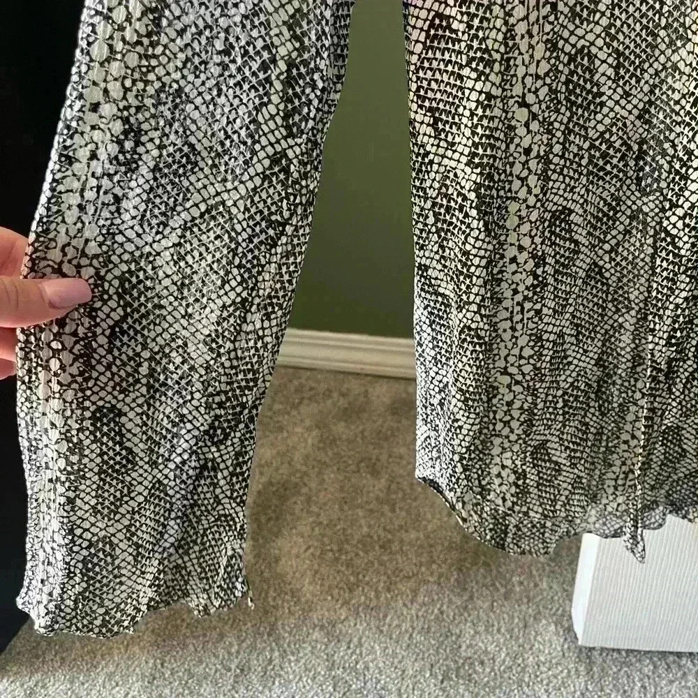 Theory  100% Silk Top | Petite - Picture 3 of 7